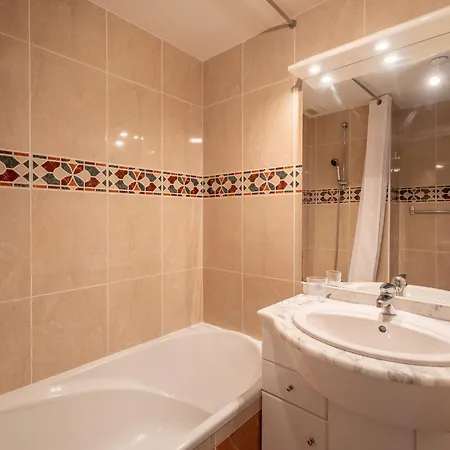 Appartement T3 Avec Terrasse, Parking, Proche Commerces Et Plages - Centre - Fr-1-319-15